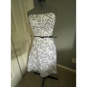 David’s Bridal Strapless Dress Size 12 | White Black Floral A-Line Dress w Belt